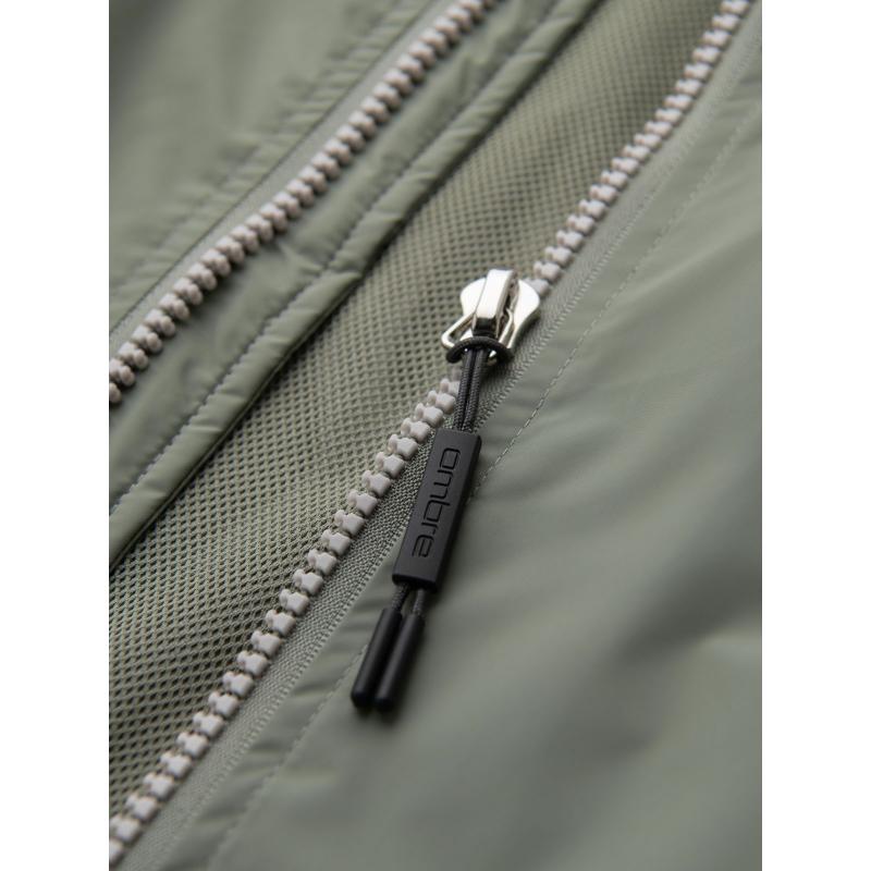 Férfi kontrasztos kabát kapucnival – olíva szürke V3 OM-JANP-0228