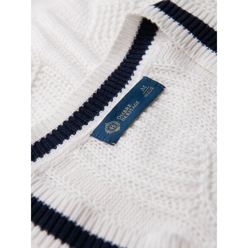 Pánsky sveter s kockovaným vzorom a okrúhlym výstrihom – biely V1 OM-SWSW-0151