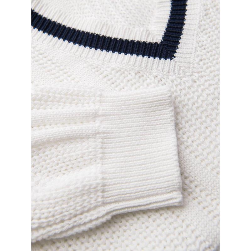 Pánsky sveter s kockovaným vzorom a okrúhlym výstrihom – biely V1 OM-SWSW-0151