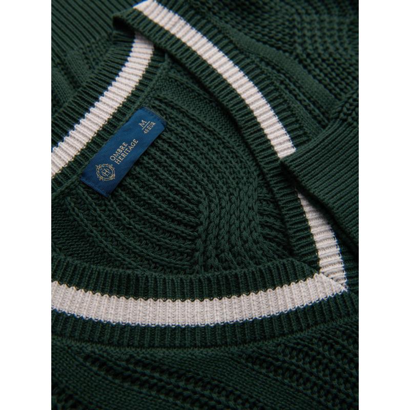 Pánsky sveter s kockovaným vzorom a okrúhlym výstrihom – zelený V3 OM-SWSW-0151