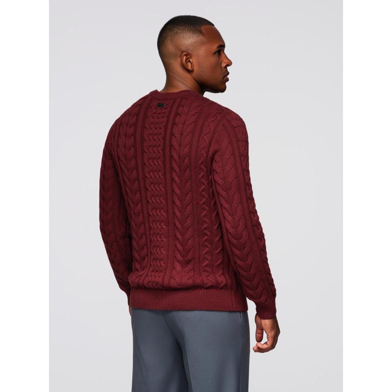 Elegantný pánsky sveter so zaujímavou väzbou – gaštanovo hnedý V6 OM-SWSW-0173