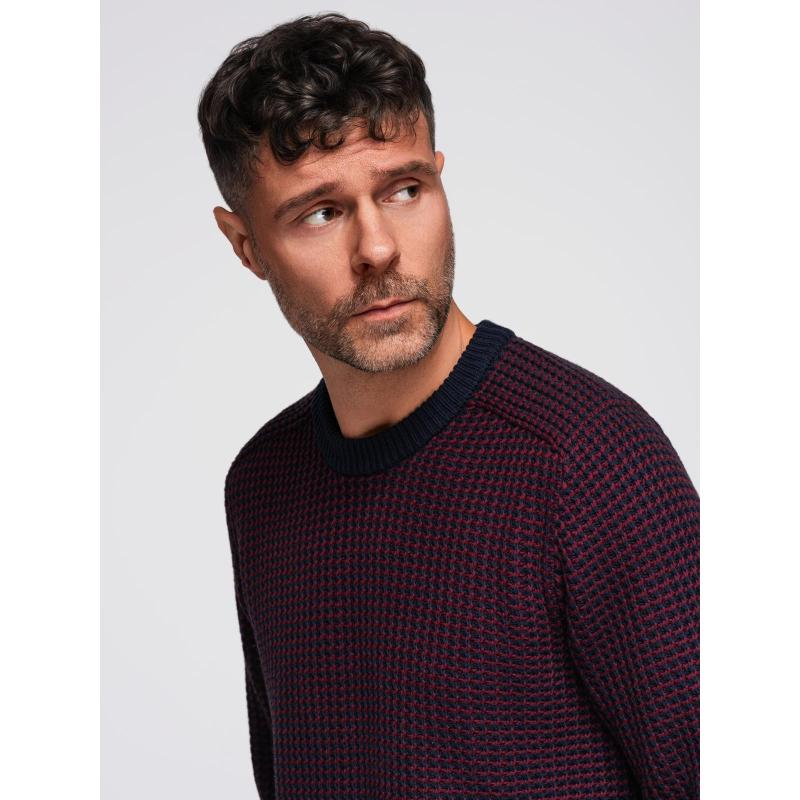 Pánsky sveter s kontrastnou väzbou a okrúhlym výstrihom – gaštanovo hnedý V1 OM-SWSW-0122