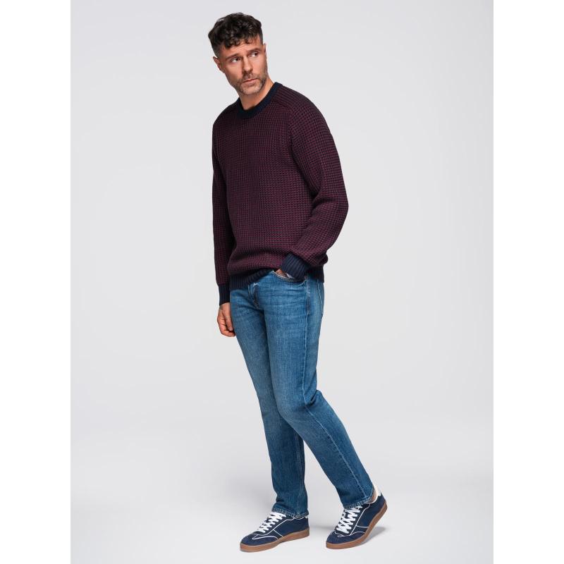 Pánsky sveter s kontrastnou väzbou a okrúhlym výstrihom – gaštanovo hnedý V1 OM-SWSW-0122