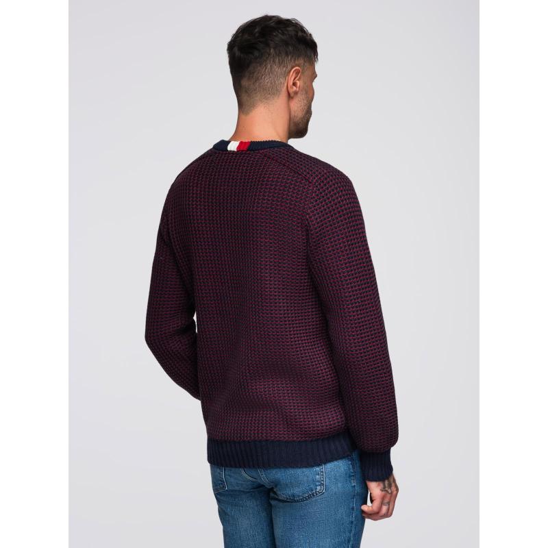 Pánsky sveter s kontrastnou väzbou a okrúhlym výstrihom – gaštanovo hnedý V1 OM-SWSW-0122