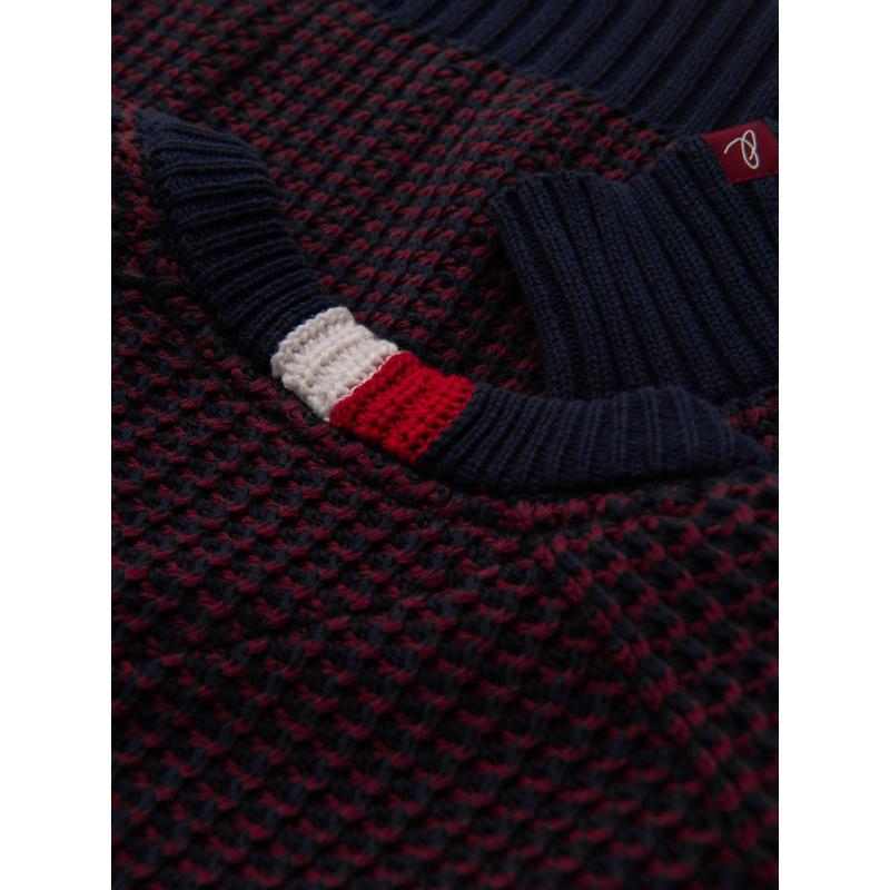 Pánsky sveter s kontrastnou väzbou a okrúhlym výstrihom – gaštanovo hnedý V1 OM-SWSW-0122