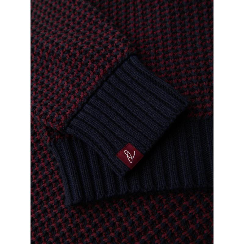 Pánsky sveter s kontrastnou väzbou a okrúhlym výstrihom – gaštanovo hnedý V1 OM-SWSW-0122