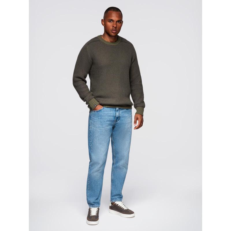 Férfi pulóver kontrasztos kötéssel és kerek nyakkivágással – sötét olíva V2 OM-SWSW-0122