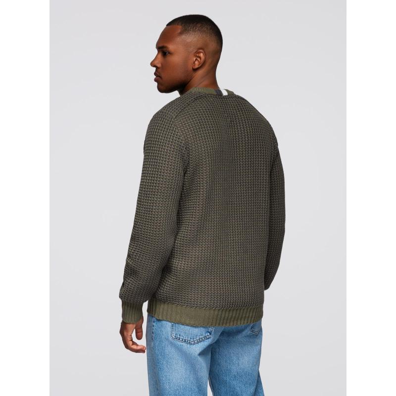 Férfi pulóver kontrasztos kötéssel és kerek nyakkivágással – sötét olíva V2 OM-SWSW-0122