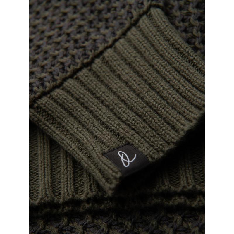 Férfi pulóver kontrasztos kötéssel és kerek nyakkivágással – sötét olíva V2 OM-SWSW-0122