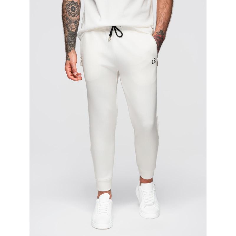 Pánské tepláky s žebrovanými nohavicemi a gumovým potiskem – bílé V2 OM-PASK-0223