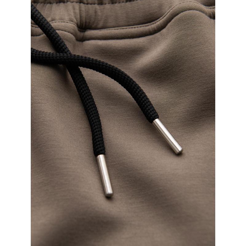 Férfi melegítőnadrág bordás szárral és gumibélyegzéssel – hamuszürke V3 OM-PASK-0223