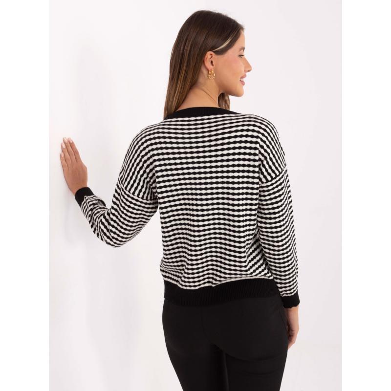 Klasszikus pulóver fekete színben, geometrikus mintával