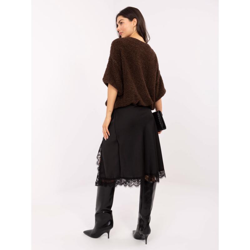 Tmavě hnědý svetr s knoflíky v oversize střihu