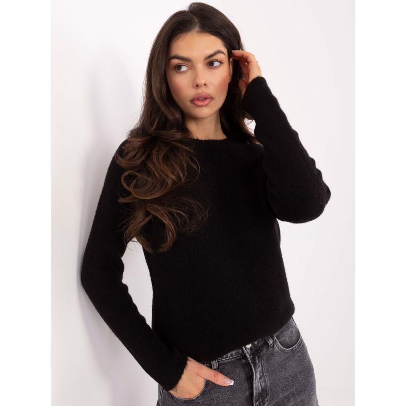 Černý klasický svetr s kulatým výstřihem