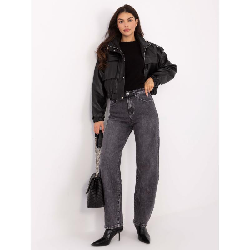 Černý klasický svetr s kulatým výstřihem