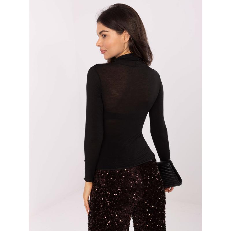 Černá přiléhavá blůza s rolákem