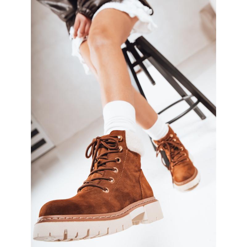 Női szarvasbőr teve csizma