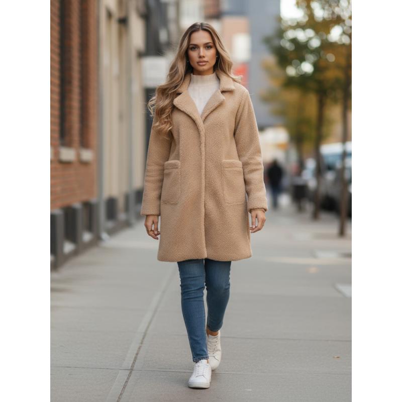 Dámský zimní kabát s plyšovou kožešinou béžový z