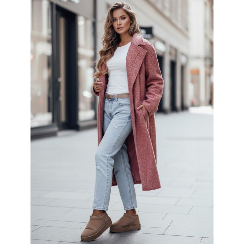 Dlouhý dámský kabát typu baranek v růžové barvě