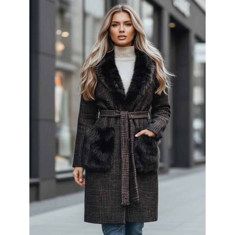 Dámský kabát s kožešinou v hnědé barvě