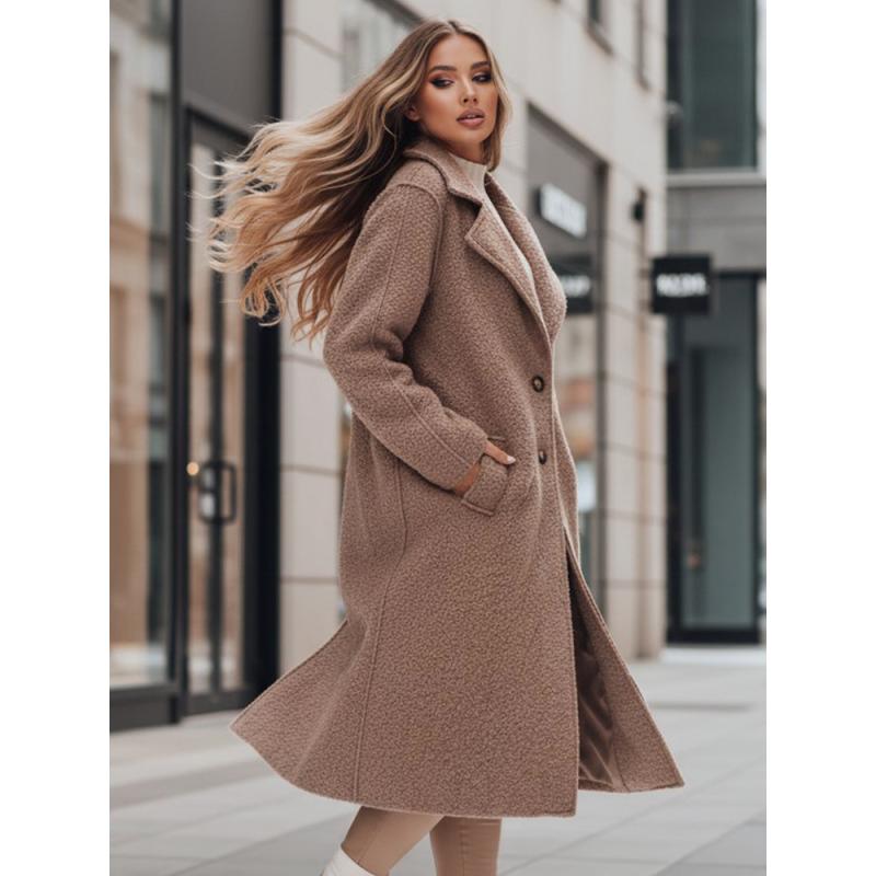 Dlouhý dámský kabát typu baranek, béžový