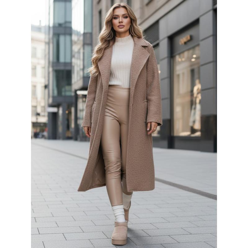 Dlouhý dámský kabát typu baranek, béžový