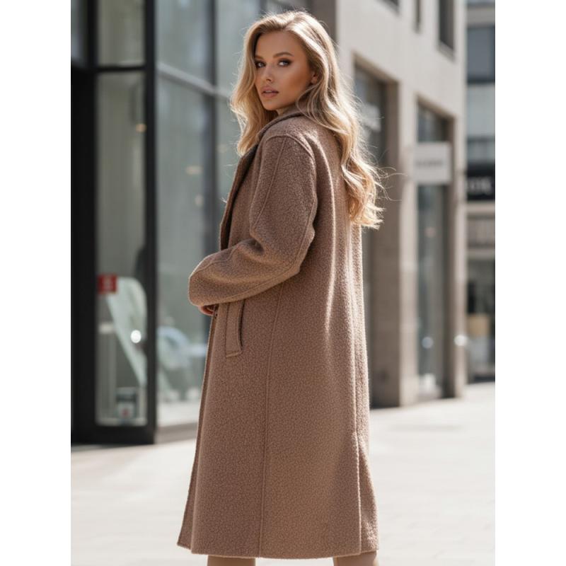 Dlouhý dámský kabát typu baranek, béžový