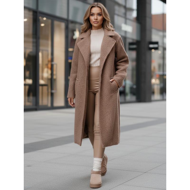 Dlouhý dámský kabát typu baranek, béžový