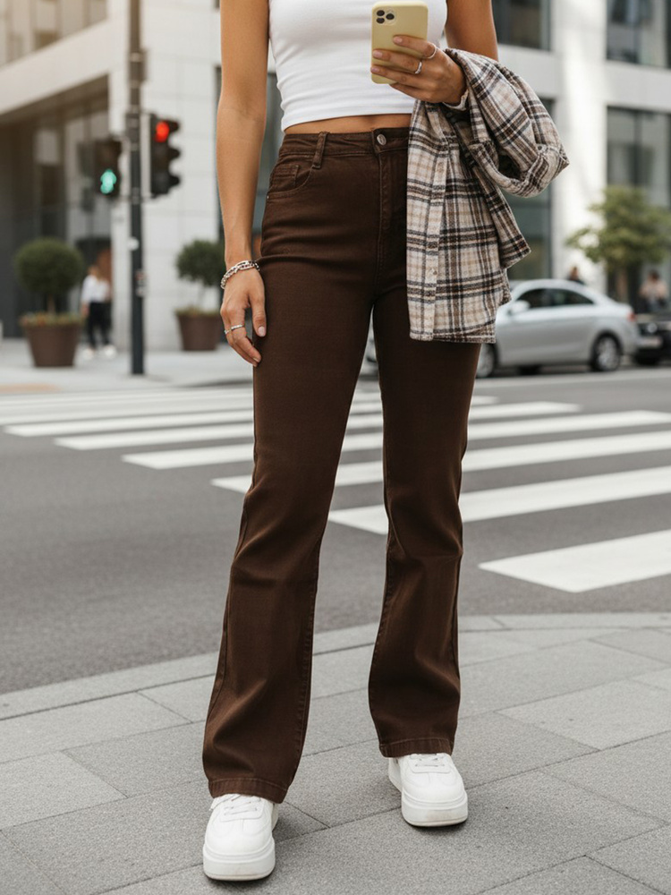 Dámske džínsy bootcut s vysokým pásom, hnedá