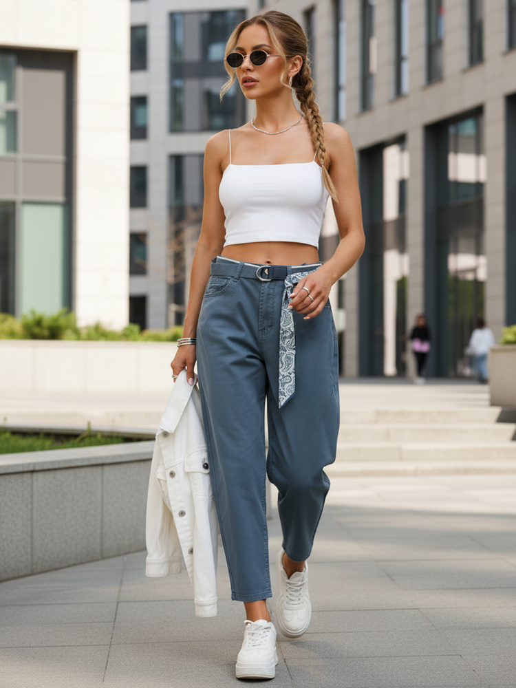 Dámske vysokopásové mom fit džínsy s opaskom, modrá - foto 4