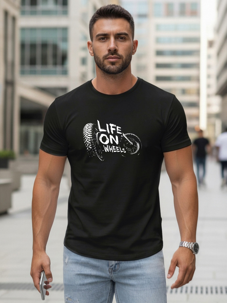 Férfi grafikus, klasszikus szabású póló Life on Wheels felirattal, fekete