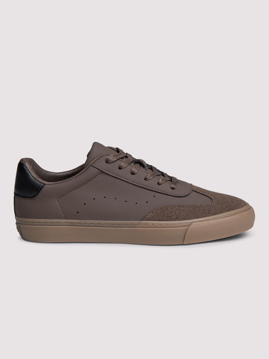 Férfi alacsony szárú fűzős sneaker texturált orrésszel, barna