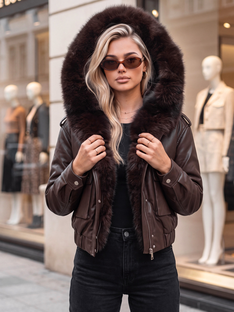 Dámská zimní krátká koženková bunda s kapucí a kožešinovým lemem, hnědá