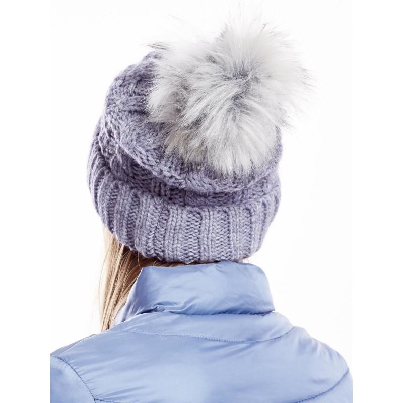 Női sapka szőrmés pomponnal kék