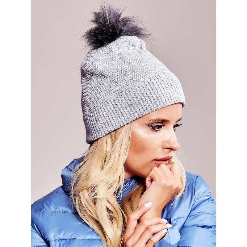 Női széles karimájú sapka szőrmés pomponnal szürke
