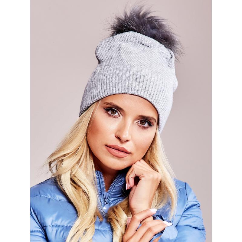 Női széles karimájú sapka szőrmés pomponnal szürke