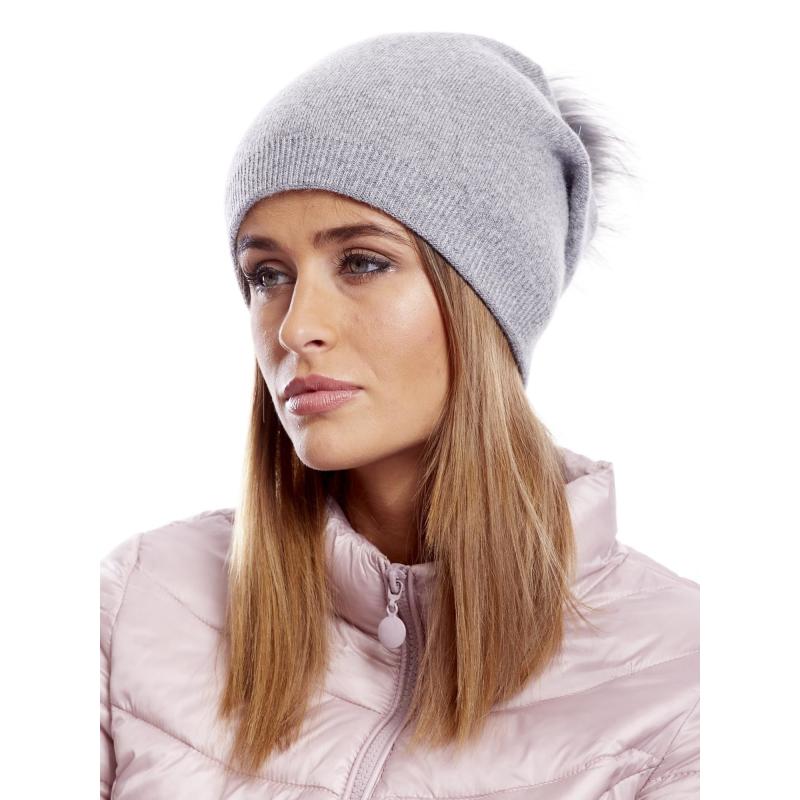 Dámská čepice s kožešinovým lemem světle šedá 