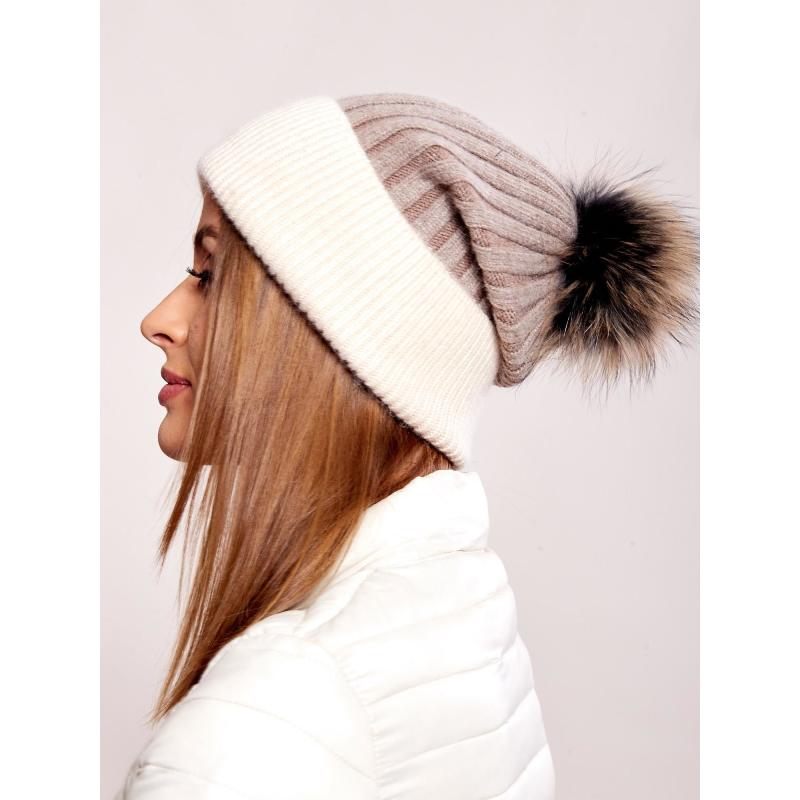 Dámská čepice s kožešinovou bambulí tmavě hnědá 
