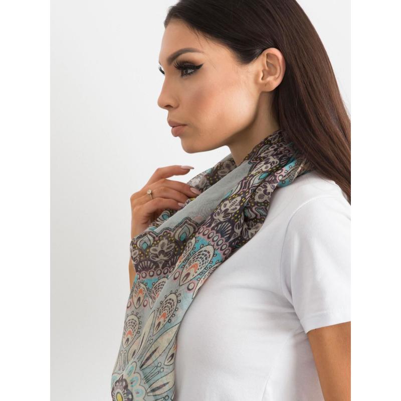 Szürke sál etnikai mintával