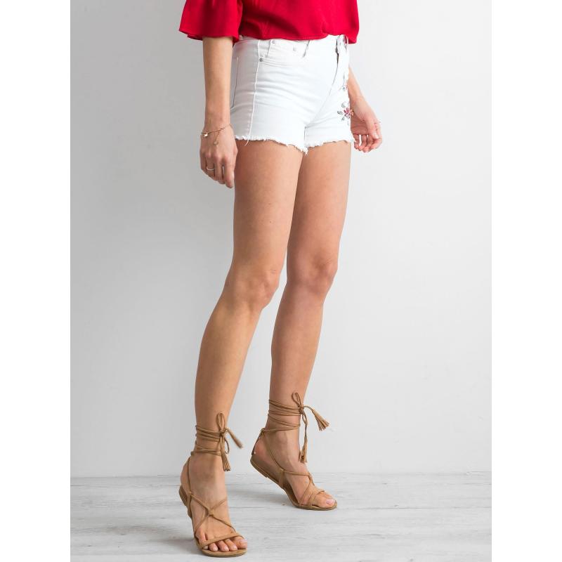 Dámské šortky s květinovým motivem NATURE bílé 