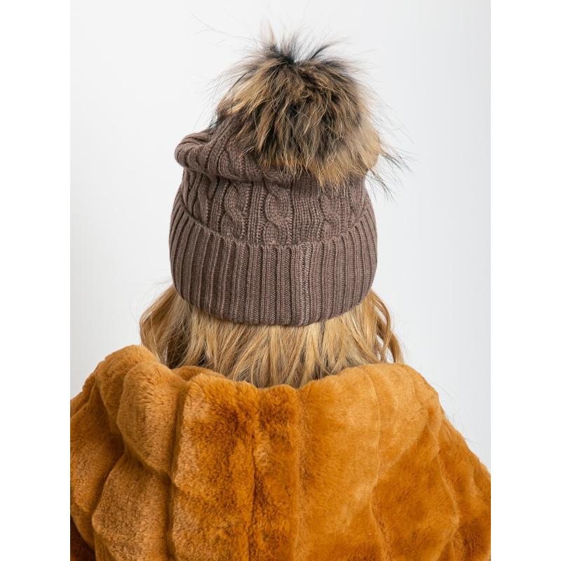 Női sapka húzózsinórral és szőrme díszítéssel sötét bézs színű