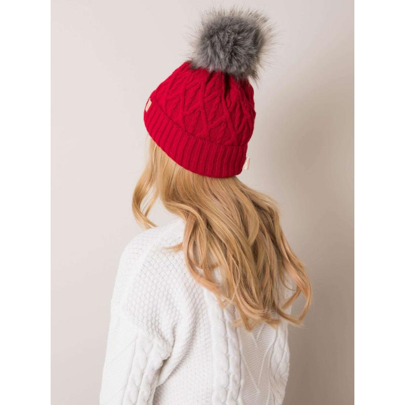 Piros sapka pom-pommal RUE PARIS