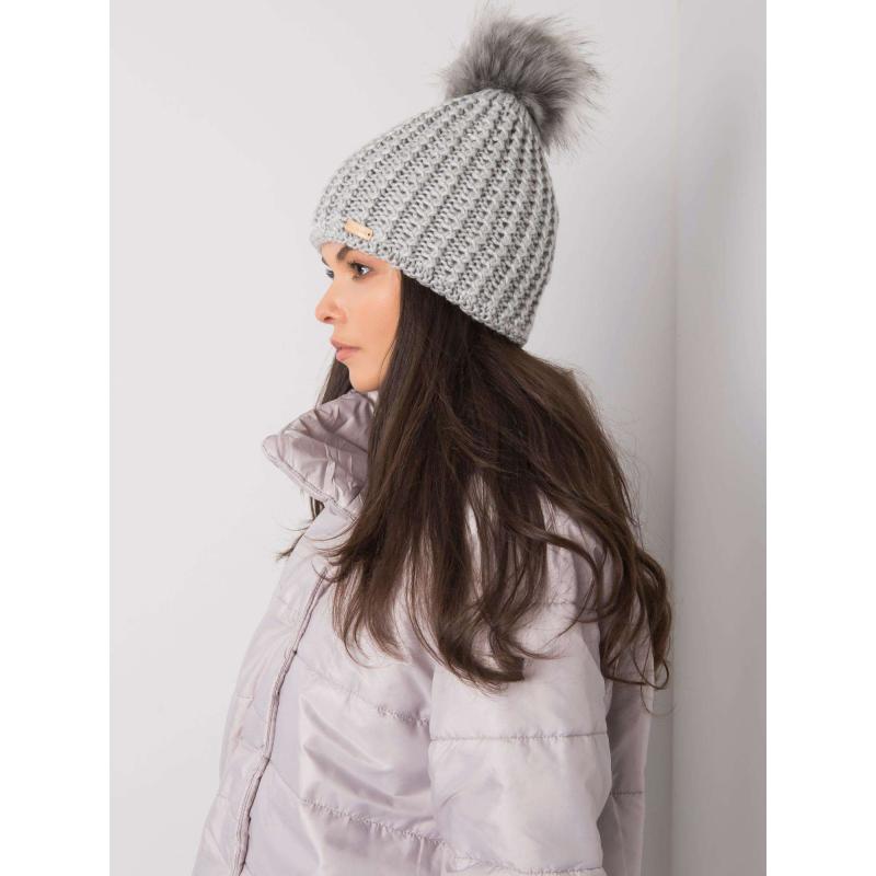 Dámská čepice s bambulí zimní šedá 