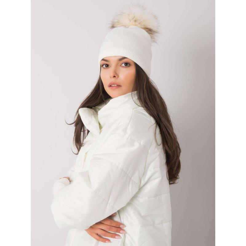Női pomponos sapka fehér