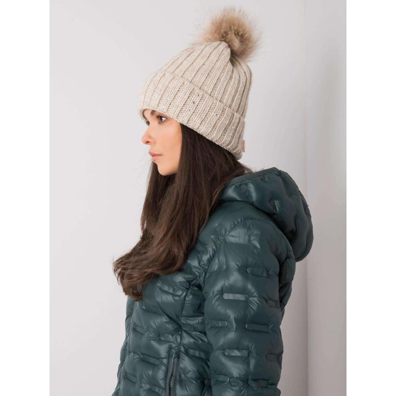 Dámska zimná čiapka s bambulou béžová
