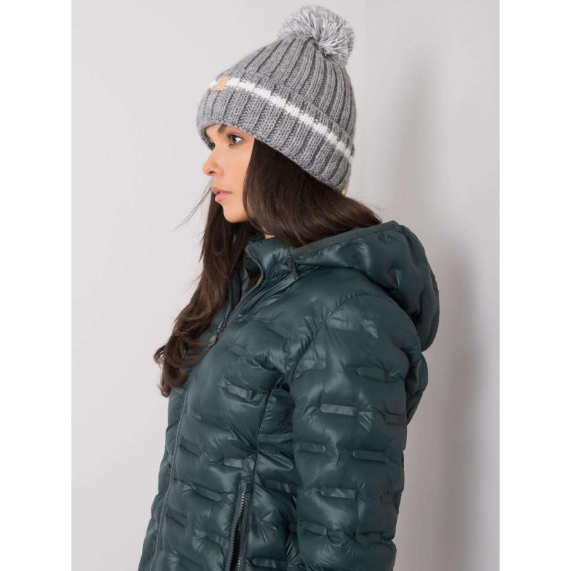 Női sapka pomponnal IKA szürke