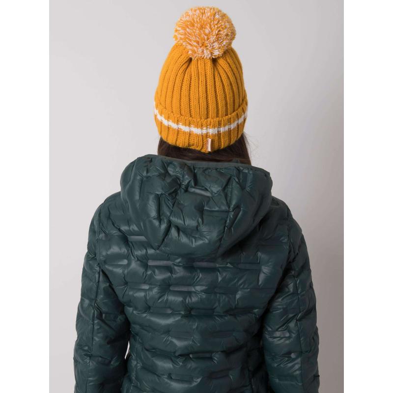 Dámská čepice s bambulí tmavě žlutá 