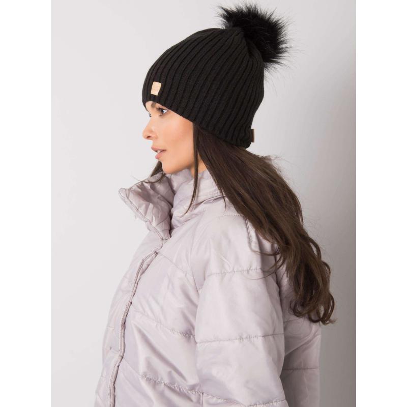 Dámská čepice pro ženy s bambulí zateplená černá 