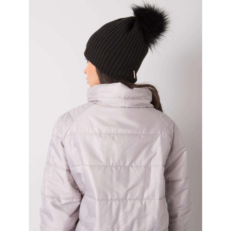 Dámská čepice pro ženy s bambulí zateplená černá 