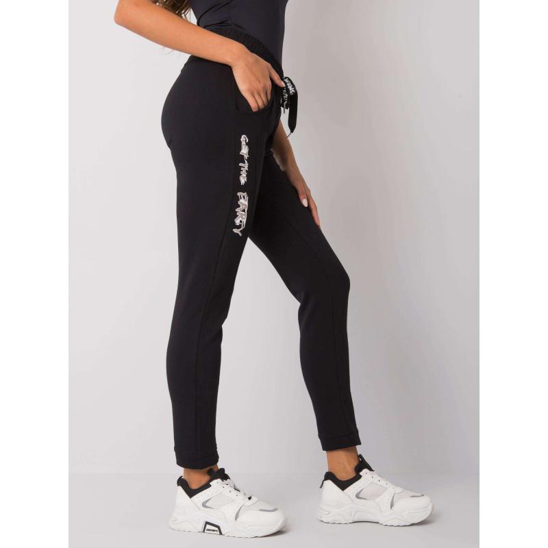 Női melegítőnadrág PEYTON felirattal, fekete színű